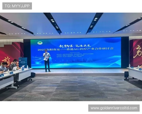 香港足球明星队在贵阳展现风采与激情引发球迷热烈追捧 香港足球明星队在贵阳展现风采与激情引发球迷热烈追捧