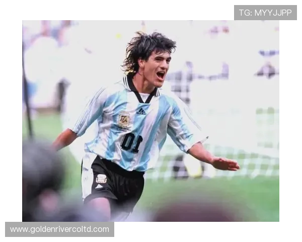 6号球衣背后的传奇故事与足球明星的辉煌成就解析 6号球衣背后的传奇故事与足球明星的辉煌成就解析