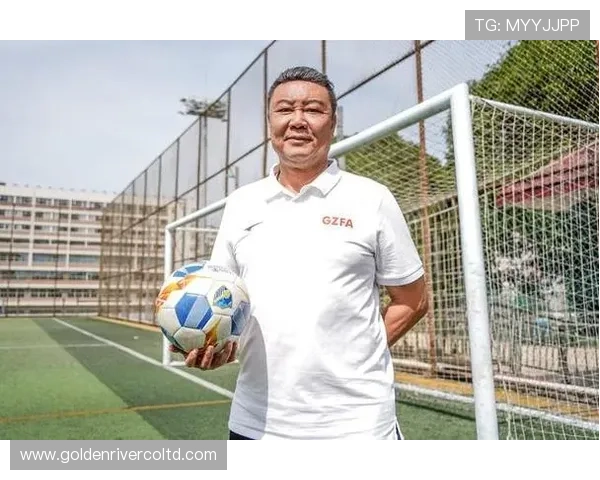 成都足球队重塑辉煌之路:从低谷到杯赛争冠的蜕变历程 成都足球队重塑辉煌之路:从低谷到杯赛争冠的蜕变历程